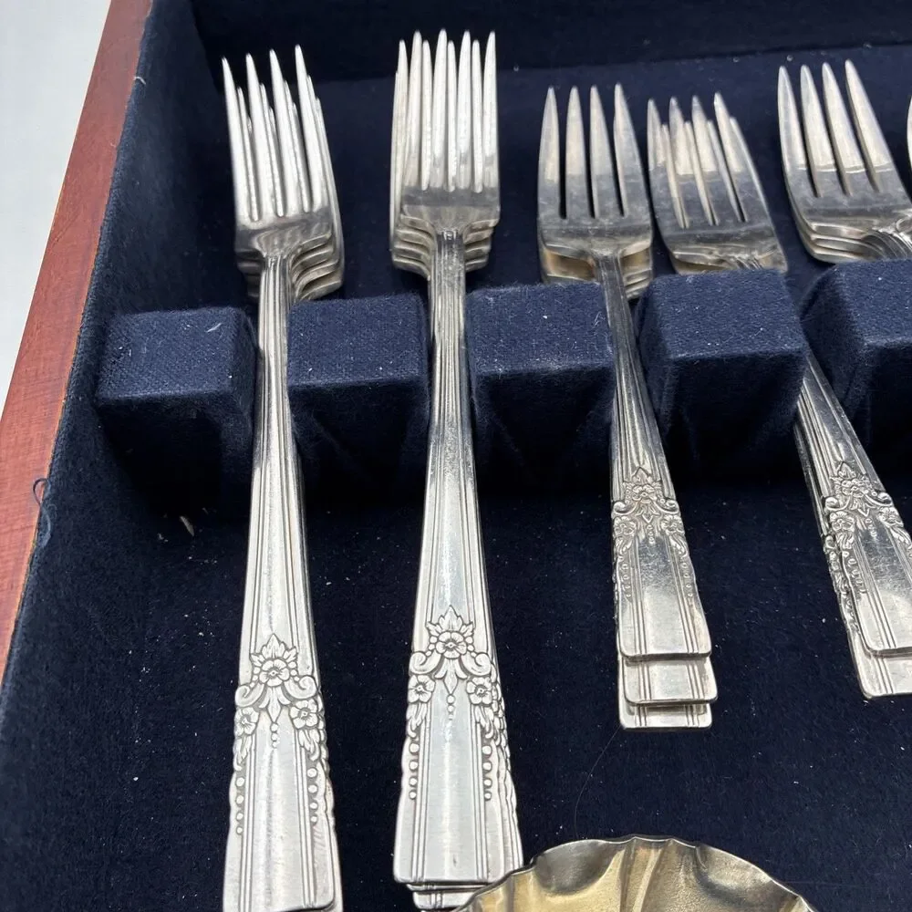 Wm Rogers 52 pc